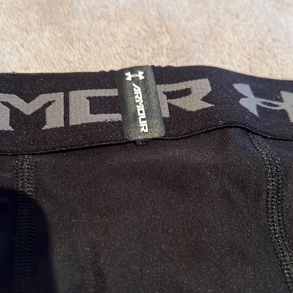 Youth Under Armour  compression tights. 3/4 length.  Youth Large. - Picture 7 of 13